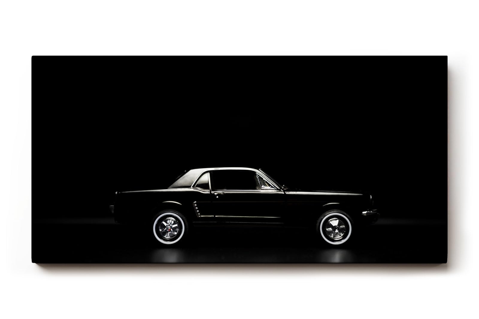 Sinus Art Wandbild 120x80cm Eleganter Oldtimer im minimalistischen Lichtspiel – Symbol für Zeitlosigkeit und Stil