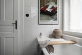 Paul Sinus Leinwandbild 60x90cm Velocità Rossa Leinwandbild futuristischer Sportwagen in einer historischen Gasse Dynamik trifft auf zeitlose Eleganz