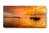 Sinus Art Wandbild 120x80cm Silhouetten von Segelbooten im warmen Abendlicht – maritimes Motiv voller Ruhe und Tiefe
