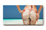 Sinus Art Wandbild 120x80cm Sandbedeckter Rücken in rotem Bikini bringt Sommer, Sonne und Strandgefühl direkt ins Haus