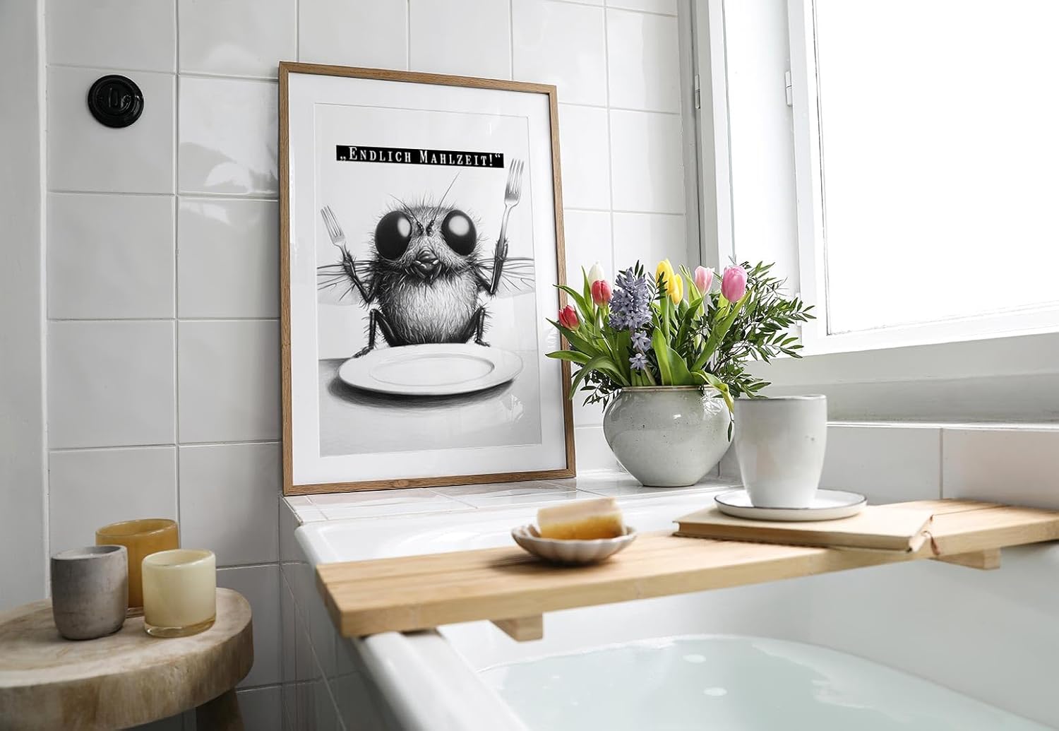 Paul Sinus Poster/Leinwandbild/Rahmenoption Lustiges Fliegenbild – Witzige Klo-Deko fürs Gäste-WC – Perfekt für Humorvolle