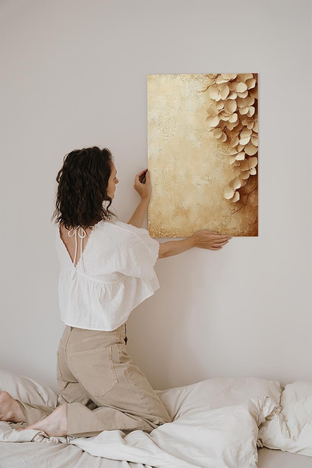 Paul Sinus 60x90cm Wandbild Hängende Blütenpracht in Beige – Stilvolle Natürlichkeit mit floraler Harmonie Blume