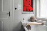 Paul Sinus Leinwandbild 60x90cm The Red Wall Leinwandbild minimalistische Architektur mit intensiver Farbfläche geheimnisvolle Silhouette