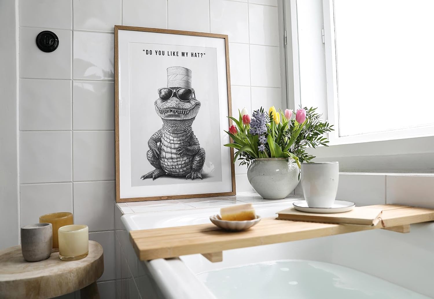 Paul Sinus Poster/Leinwandbild/Rahmenoption – Cooles Krokodil mit Klopapierhut – Lustige WC-Deko für dein Badezimmer