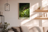Paul Sinus Wandbild in 40x60cm Eye of the Jungle – Leopard im dichten Grün, seitlich aus dem Schatten auftauchend