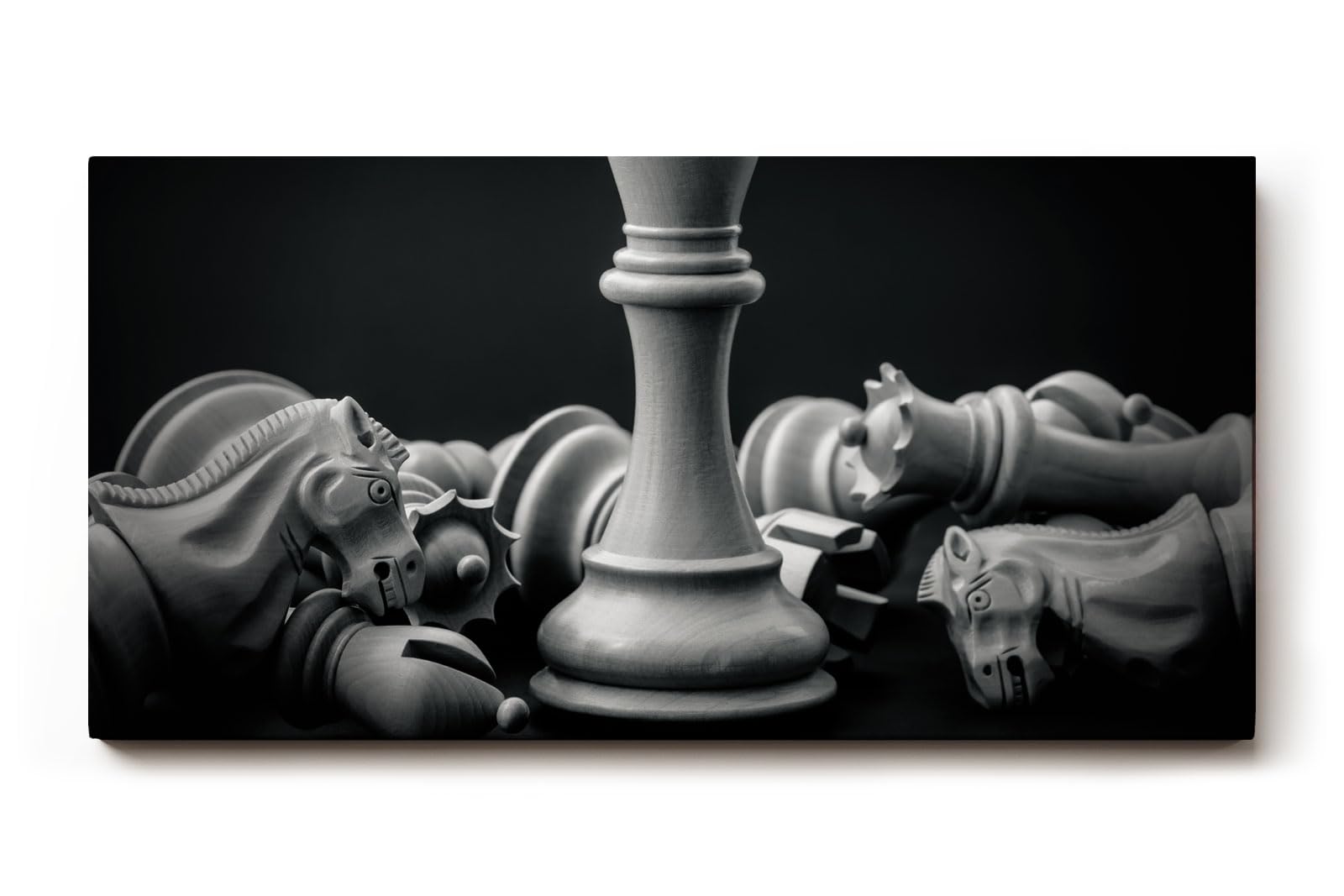 Sinus Art Wandbild 120x80cm Darstellung einer Schachkönigin umgeben von geschlagenen Figuren als Zeichen der Stärke