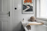 Paul Sinus Leinwandbild 40x60cm The Road Ahead Leinwandbild minimalistisches Landschaftsbild mit Figur im roten Mantel faszinierende Symbolik