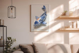 Paul Sinus Wandbild in 40x60cm Koi in Porcelain – kunstvoller Koi-Fisch in Blau-Weiß mit feinen Porzellanmustern und dezentem Farbakzent