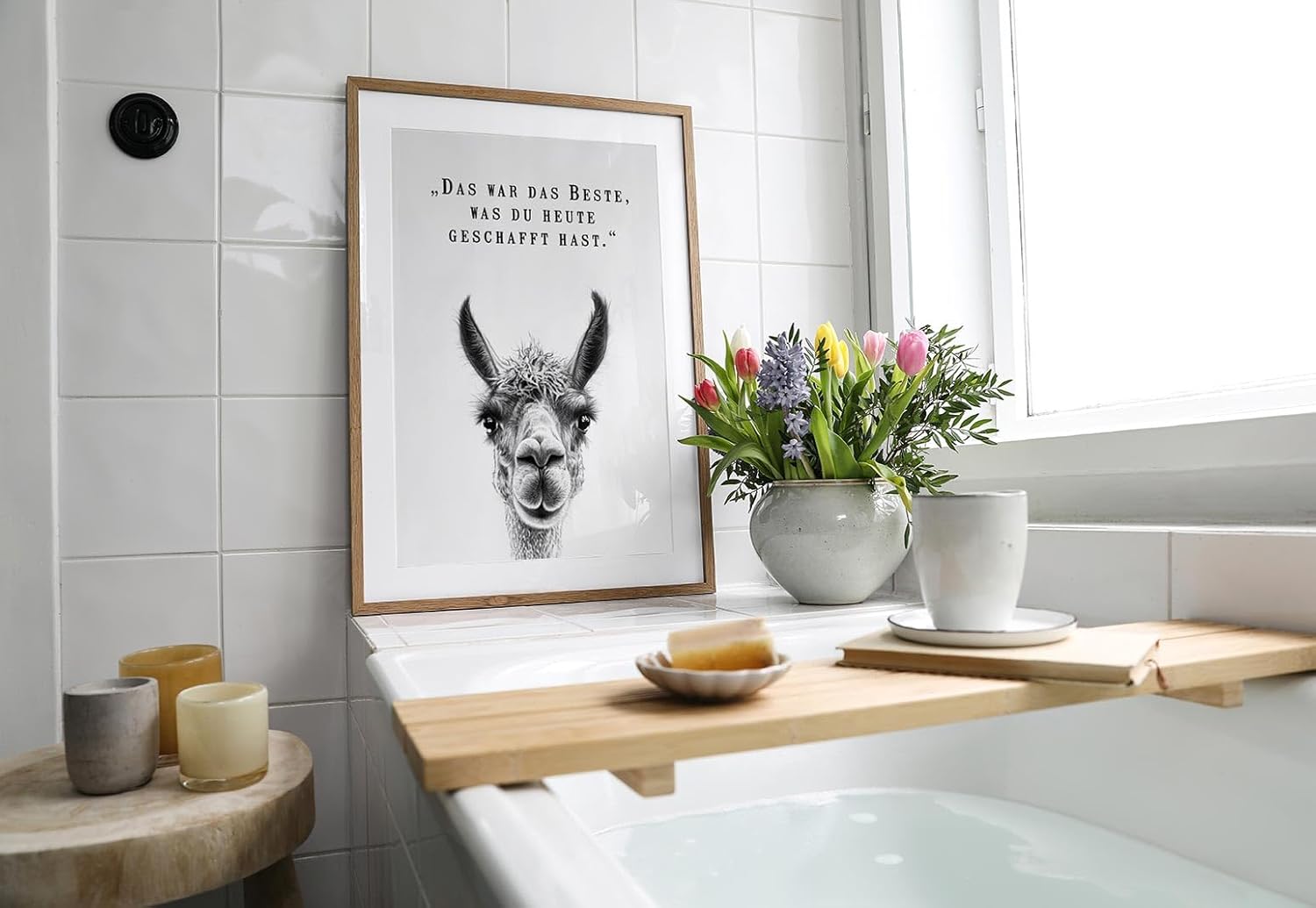Paul Sinus Poster/Leinwandbild/Rahmenoption Lustiges Lamabild – Witzige Klo-Deko fürs Gäste-WC – Perfekt für Humorvolle