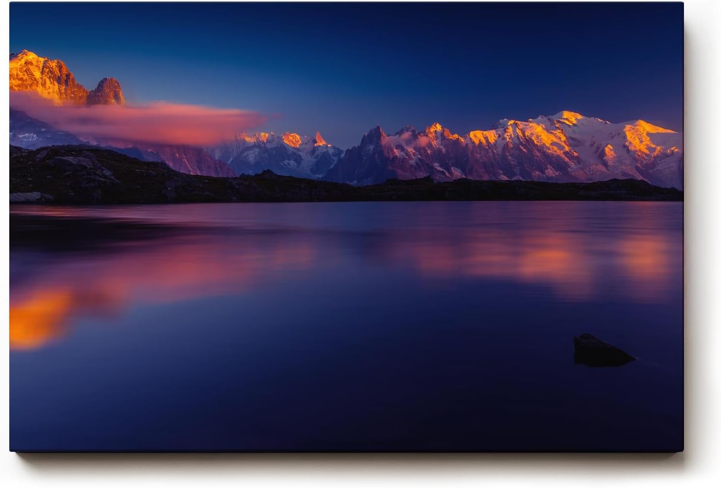 Sinus Art Wandbild 120x80cm Spektakuläre Alpenkulisse mit reflektierendem Wasser und leuchtenden Bergspitzen
