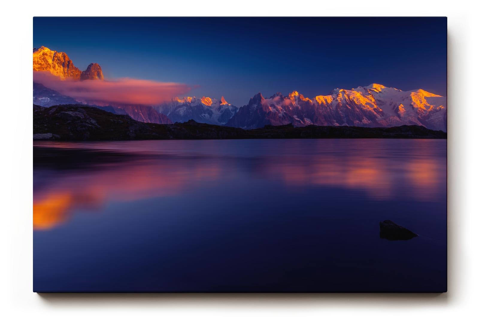 Sinus Art Wandbild 120x80cm Spektakuläre Alpenkulisse mit reflektierendem Wasser und leuchtenden Bergspitzen