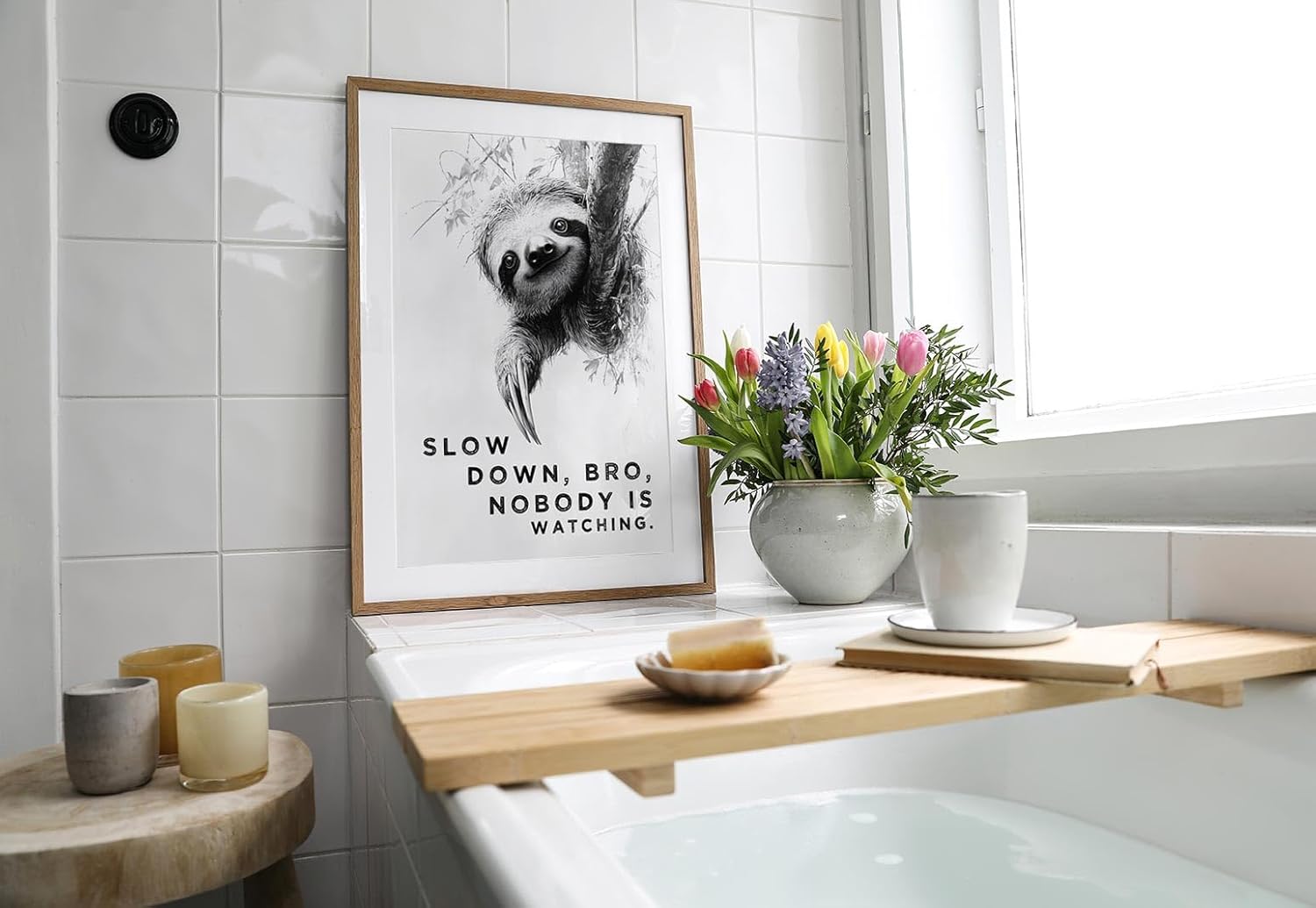 Paul Sinus Poster/Leinwandbild/Rahmenoption Lustiges Faultierbild – Witzige Klo-Deko fürs Gäste-WC – Perfekt für Entspannte