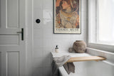 Paul Sinus Leinwandbild 80x120cm Leinwandbild Cosmic Muse – Faszinierende Illustration einer Astronautin mit Vintage-Ästhetik, futuristische Eleganz