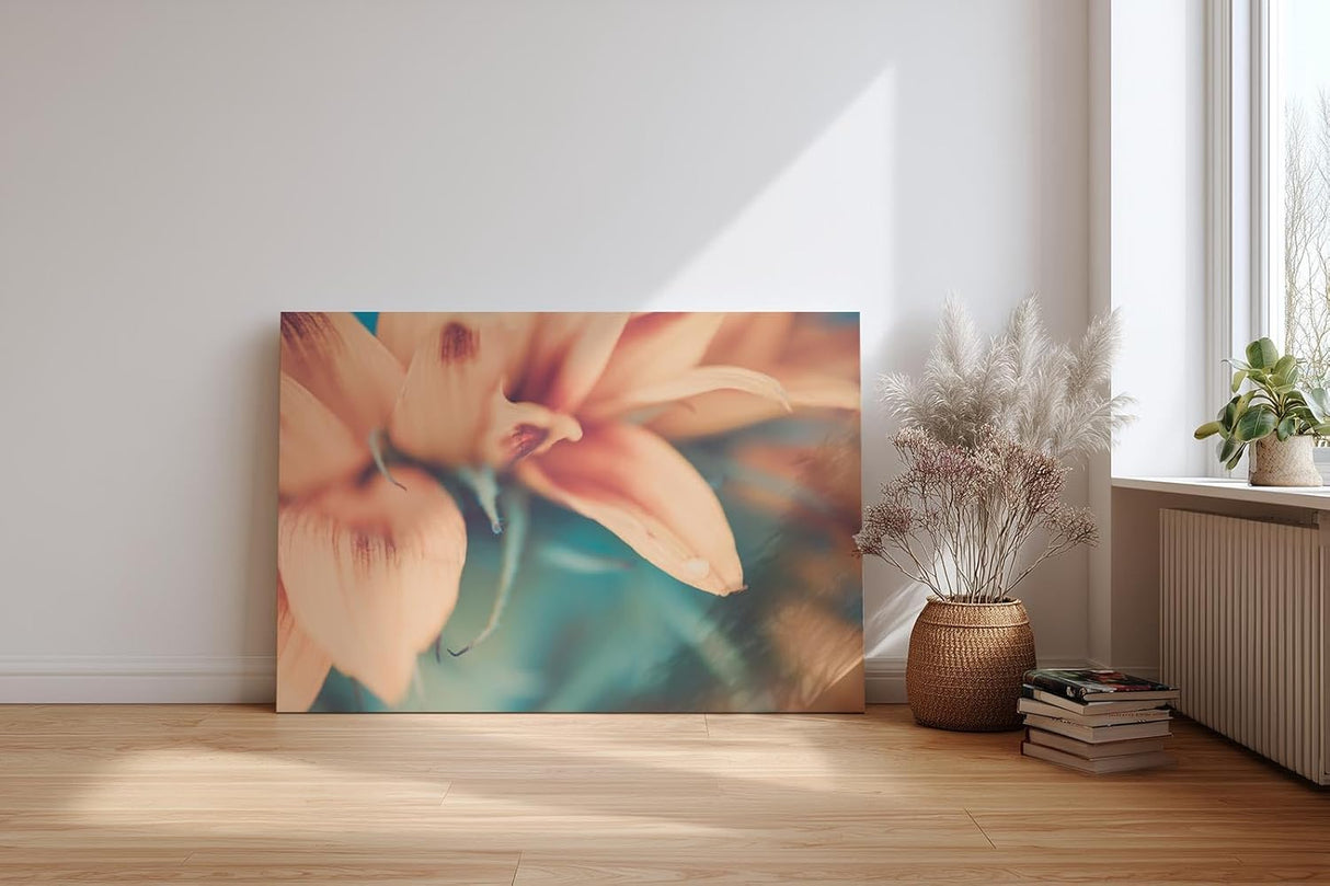 Sinus Art Wandbild 120x80cm Weichgezeichnete Nahaufnahme einer pastellfarbenen Blüte mit romantischer Stimmung