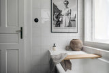 Paul Sinus Leinwandbild 60x90cm Leinwandbild Eleganz und Loyalität – Stilvolle Schwarz-Weiß-Fotografie mit Frau und treuem Hund, Retro-Charme