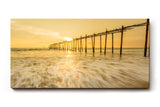 Sinus Art Wandbild 120x80cm Stimmungsvolle Aufnahme eines alten Holzstegs im goldenen Sonnenlicht auf offener See