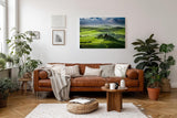 Sinus Art Wandbild 120x80cm Leuchtend grüne Weinberge und Hügel mit typischen Zypressen und Villa