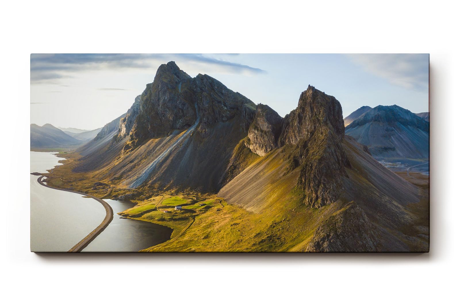 Sinus Art Wandbild 120x80cm Faszinierendes Bergmassiv an der Küste mit einzigartiger Topografie für starke Raumwirkung