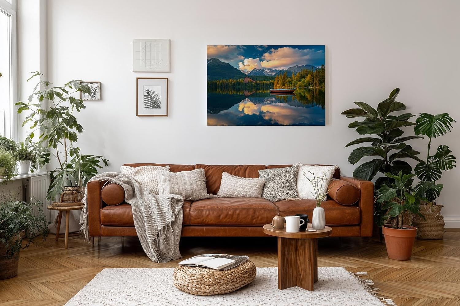 Sinus Art Wandbild 120x80cm Berglandschaft mit Boot auf ruhigem See, umrahmt von Wald und Wolken