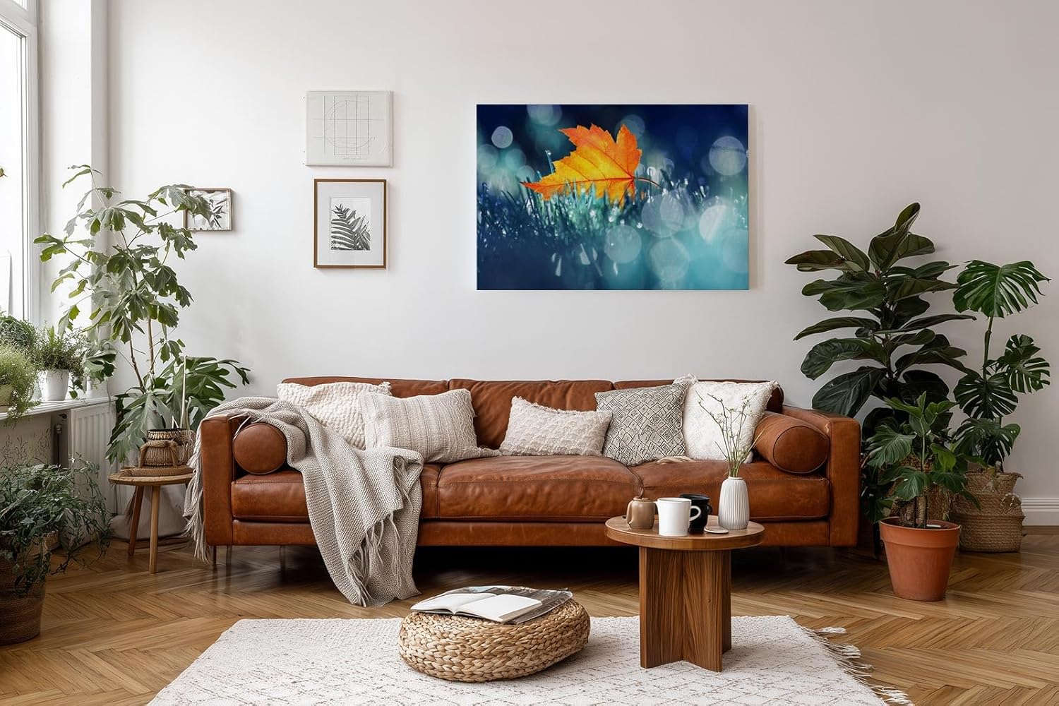 Sinus Art Wandbild 120x80cm Einzelnes orangefarbenes Ahornblatt im feuchten Gras mit Tautropfen und Lichtpunkten