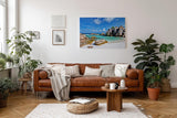Sinus Art Wandbild 120x80cm Türkises Wasser, weißer Sand und markante Felsen – Urlaubsstimmung pur auf Leinwand