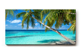 Sinus Art Wandbild 120x80cm Tropischer Strand mit weißen Sand und schattenspendenden Palmen als Urlaubsidyll