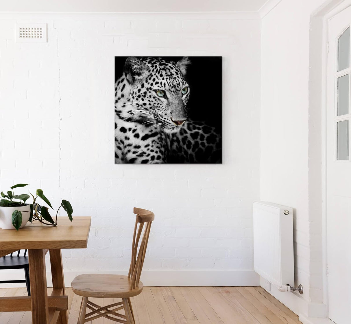 Paul Sinus Art Leinwandbilder | Bilder Leinwand 60x60cm Portrait eines liegenden Leoparden schwarzweiß