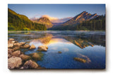 Sinus Art Wandbild 120x80cm Faszinierende Berglandschaft mit ruhigem See und perfekter Spiegelung für harmonische Raumwirkung