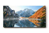 Sinus Art Wandbild 120x80cm Spiegelglatter See vor verschneiten Bergen und herbstlich gefärbtem Wald