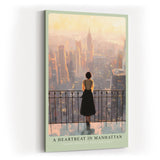 Paul Sinus Wandbild in 40x60cm A Heartbeat in Manhattan – Frau auf Balkon mit Blick auf New Yorker Skyline im Abendlicht, stimmungsvolles Stadtmotiv