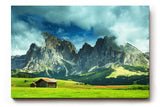 Sinus Art Wandbild 120x80cm Weite Almwiese mit dramatischer Bergkulisse und Hütten – frisch, ehrlich, kraftvoll