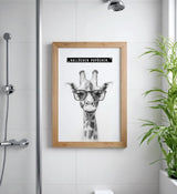 Paul Sinus Poster/Leinwandbild/Rahmenoption – Giraffe mit Brille „Hallöchen Popöchen“ – Lustige WC-Deko für dein Badezimmer