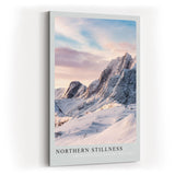Paul Sinus Kunstdruck 40x60cm Northern Stillness mit verschneiter Gebirgslandschaft im Morgenlicht