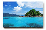 Sinus Art Wandbild 120x80cm Kristallklares Wasser, leuchtendes Blau und grüne Vegetation schaffen tropisches Flair