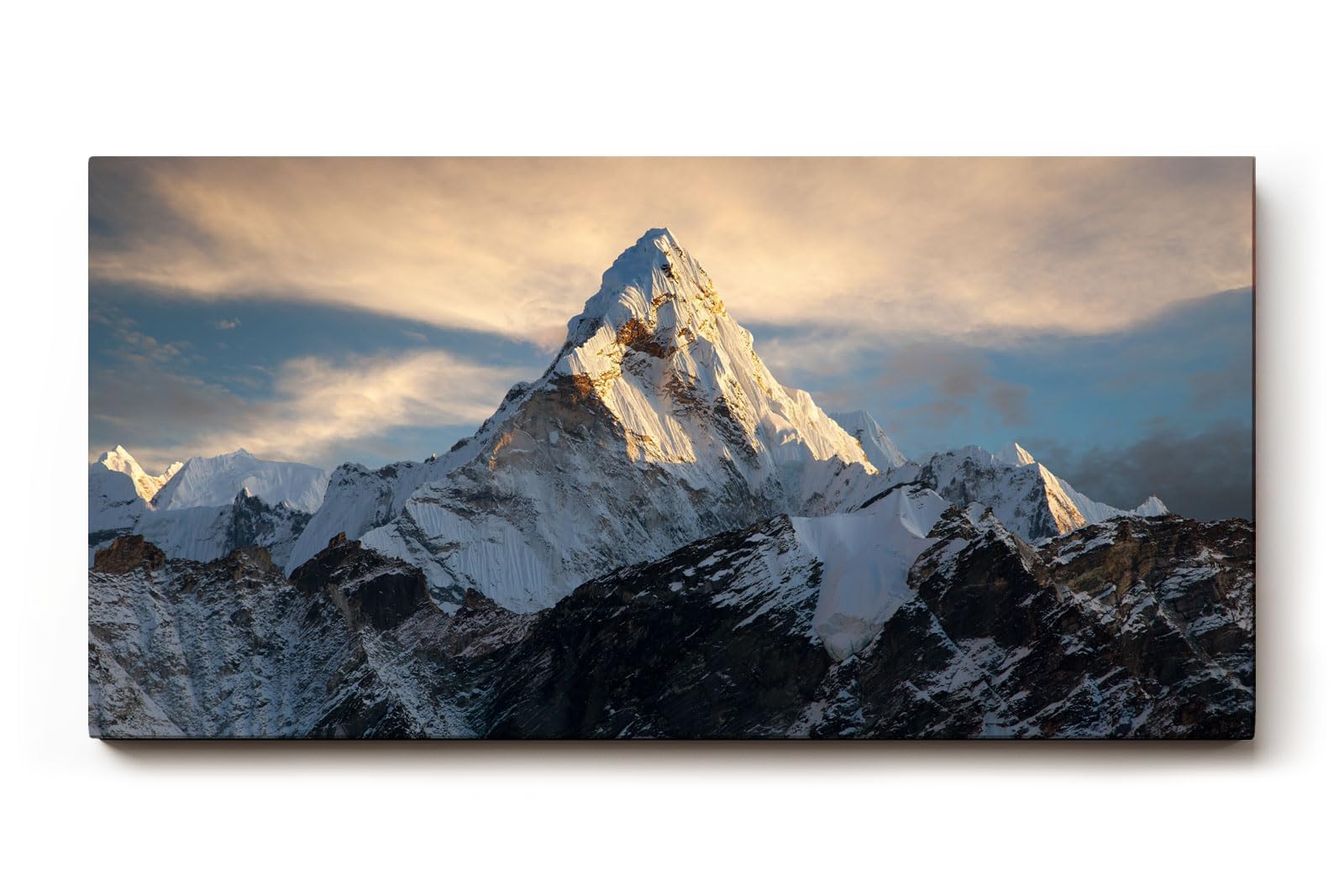 Sinus Art Wandbild 120x80cm Massiver schneebedeckter Berg ragt in dramatisches Lichtspiel – eindrucksvoll und still