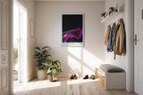 Paul Sinus Kunstdruck 40x60cm Velvet Bloom – samtige Blütenform in dunklem Violett auf Schwarz