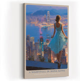 Paul Sinus Wandbild in 40x60cm A Nightfall in Hong Kong – Blick auf die funkelnde Skyline bei Nacht, elegante Frau im blauen Kleid, romantisches Stadtmotiv