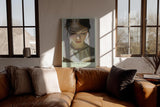 Paul Sinus Wandbild in 40x60cm Into the Pages – Lichtdurchflutetes Porträt einer jungen Frau, vertieft in ein Buch, zeitgenössische Bilder mit sanfter Farbgebung, inspirierend und harmonisch