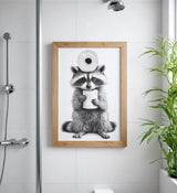 Paul Sinus Poster/Leinwandbild/Rahmenoption – Waschbär mit Klopapier – Lustige WC-Deko für dein Badezimmer