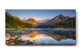 Sinus Art Wandbild 120x80cm Faszinierende Berglandschaft mit ruhigem See und perfekter Spiegelung für harmonische Raumwirkung