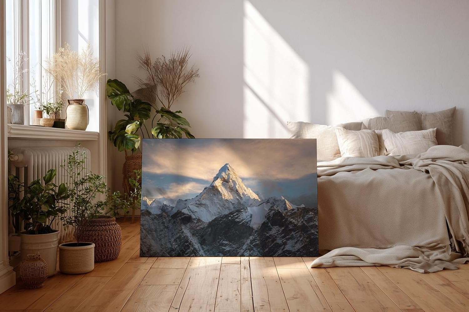 Sinus Art Wandbild 120x80cm Massiver schneebedeckter Berg ragt in dramatisches Lichtspiel – eindrucksvoll und still