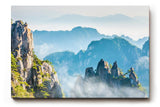 Sinus Art Wandbild 120x80cm Zerklüftete Bergformationen im Nebelmeer für eine ruhige und geheimnisvolle Raumwirkung