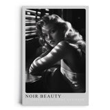Paul Sinus Leinwandbild 60x90cm faszinierende Noir-Fotografie einer eleganten Frau im Spiel von Licht und Schatten, stilvolle Schwarz-Weiß-Kunst