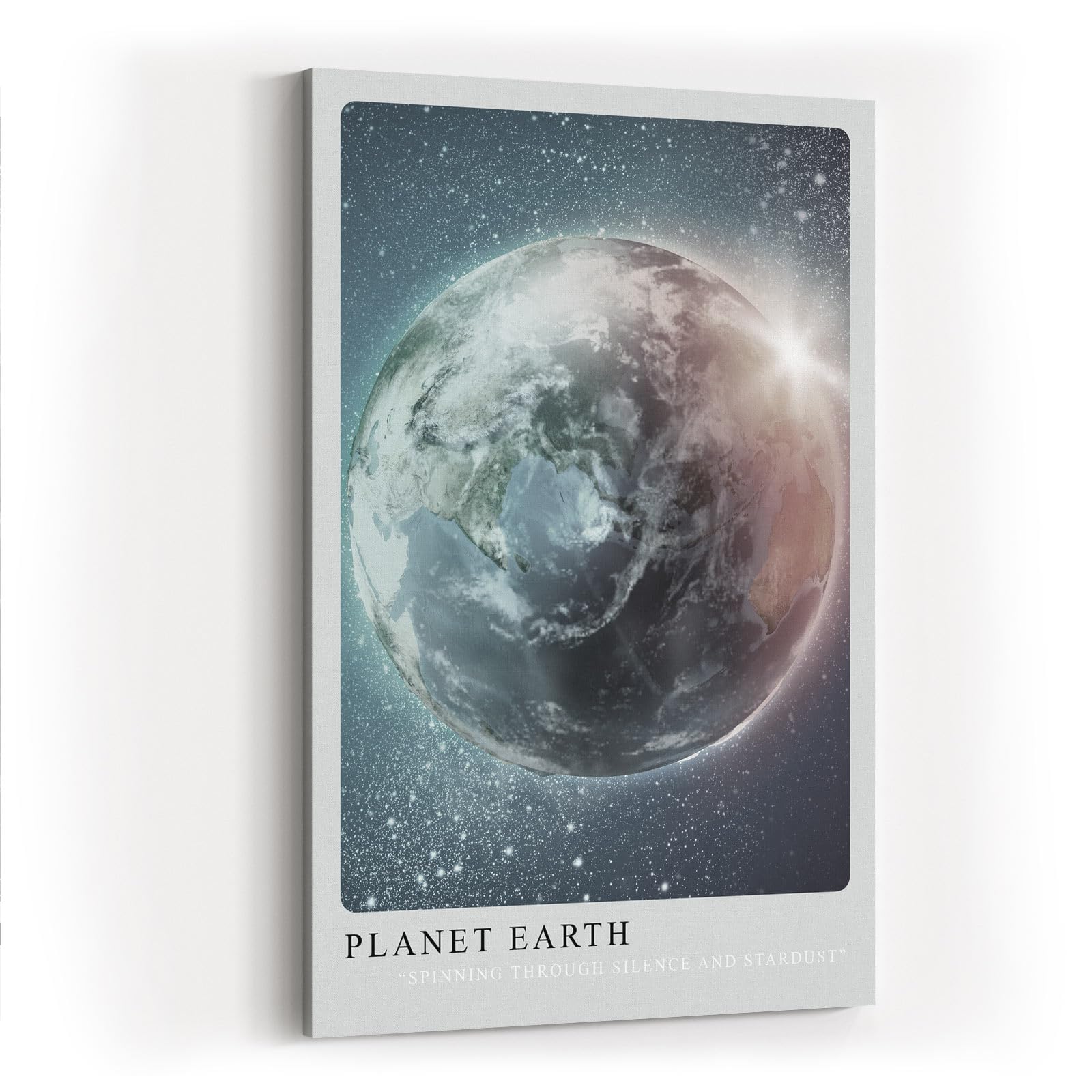 Paul Sinus Kunstdruck 40x60cm Planet Earth – Erde aus dem All mit Sonnenlicht und Sternenstaub