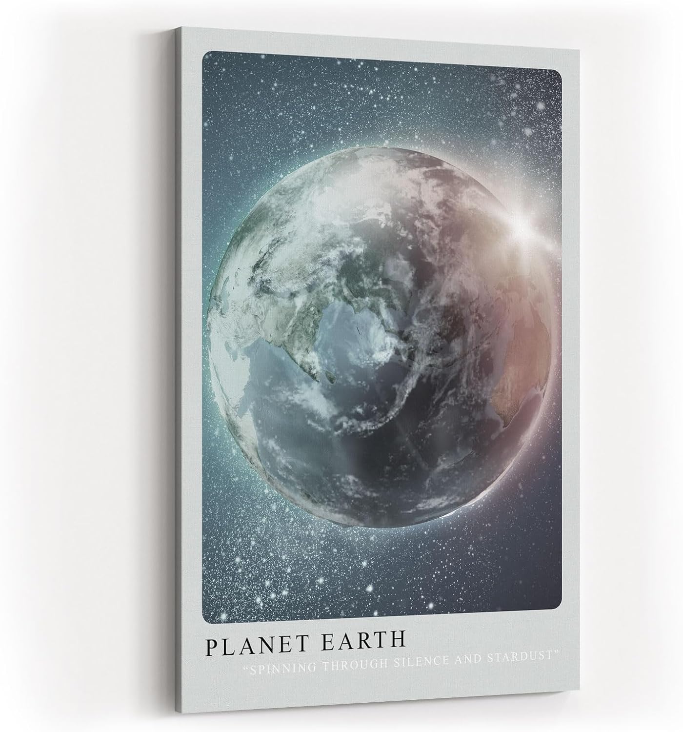 Paul Sinus Kunstdruck 40x60cm Planet Earth – Erde aus dem All mit Sonnenlicht und Sternenstaub