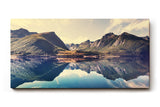Sinus Art Wandbild 120x80cm Berge und Himmel spiegeln sich perfekt in einem ruhigen klaren See vor beeindruckender Kulisse