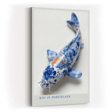 Paul Sinus Wandbild in 40x60cm Koi in Porcelain – kunstvoller Koi-Fisch in Blau-Weiß mit feinen Porzellanmustern und dezentem Farbakzent