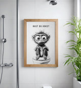 Paul Sinus Poster/Leinwandbild/Rahmenoption – Verrückter Affe auf Toilette „Hast du Koks?“ – Lustige WC-Deko für dein Badezimmer