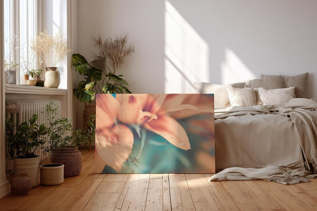 Sinus Art Wandbild 120x80cm Weichgezeichnete Nahaufnahme einer pastellfarbenen Blüte mit romantischer Stimmung