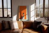 Paul Sinus Wandbild in 40x60cm Frau im weißen Kleid vor farbgetrennter Wand in Orange und Weiß